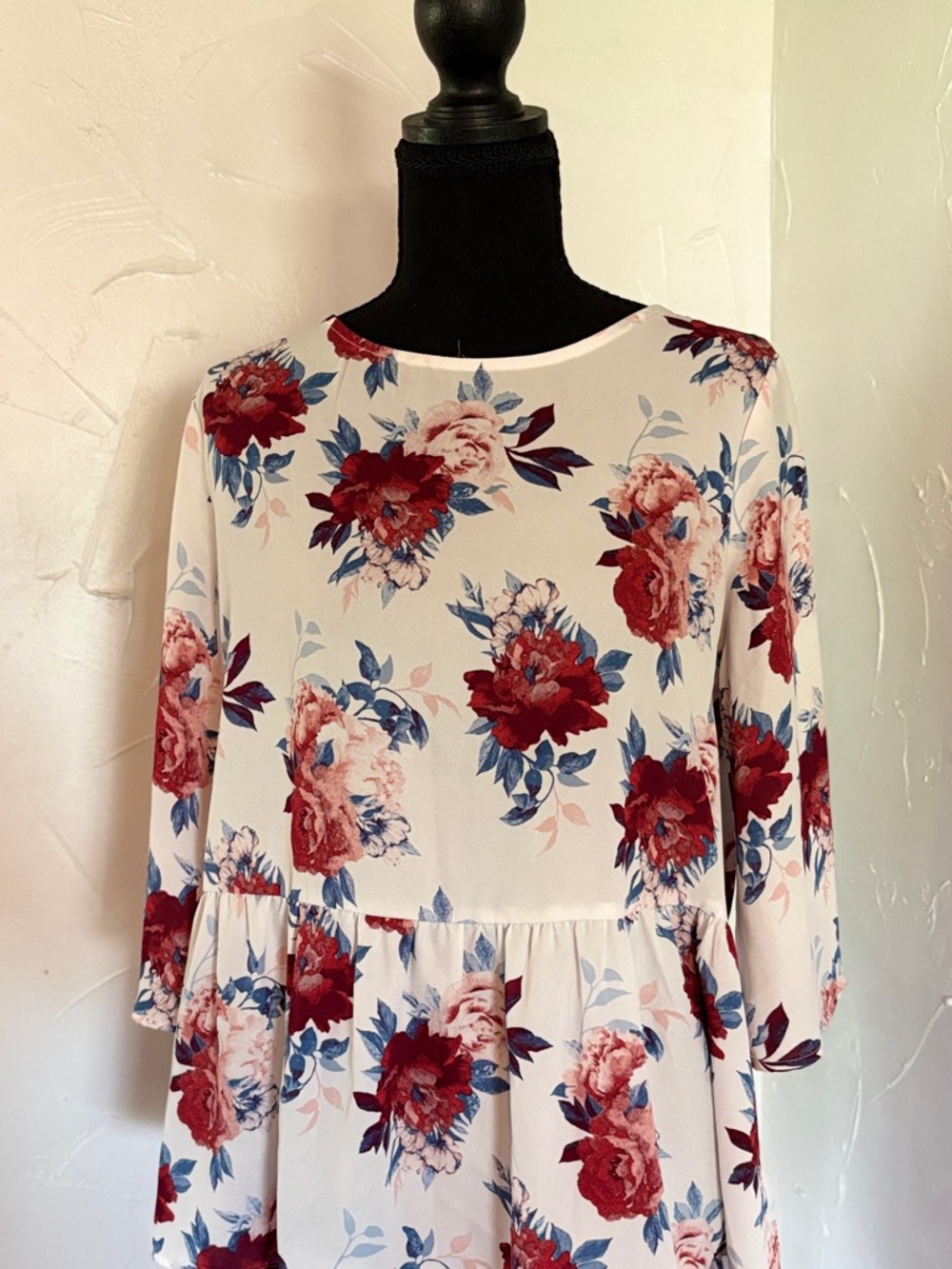 Faded Glory Cream Top with Red Floral & Blue Leaves